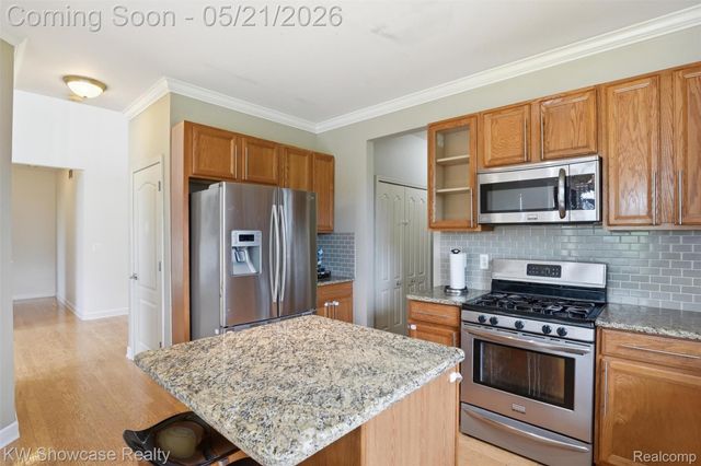 2143 Warbler Court, Commerce Charter Township, MI 48382