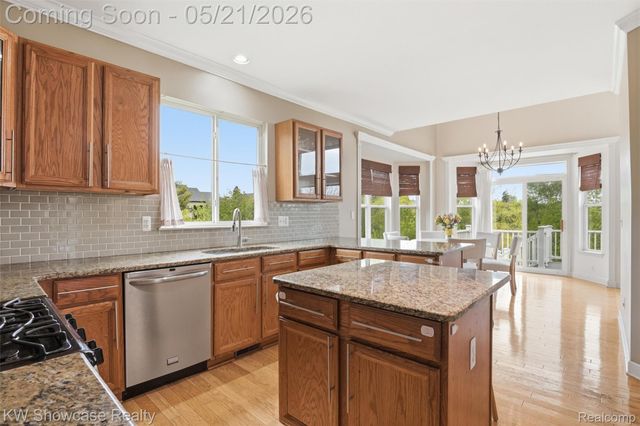 2143 Warbler Court, Commerce Charter Township, MI 48382