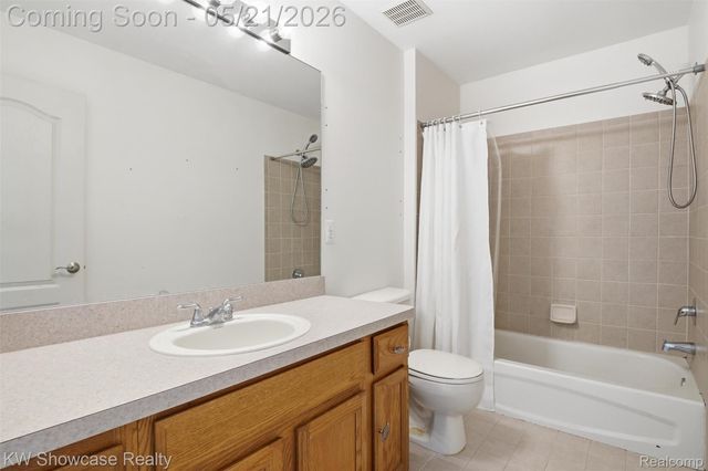 2143 Warbler Court, Commerce Charter Township, MI 48382