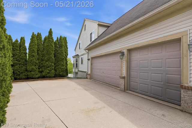 2143 Warbler Court, Commerce Charter Township, MI 48382