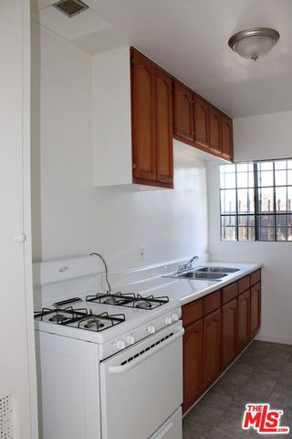 6340 10th Avenue 6404, Los Angeles, CA 90043