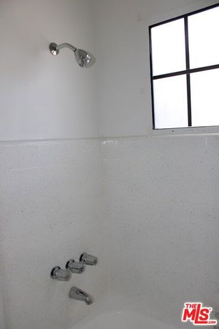 6340 10th Avenue 6404, Los Angeles, CA 90043