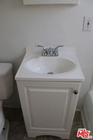 6340 10th Avenue 6404, Los Angeles, CA 90043