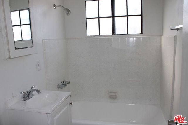 6340 10th Avenue 6404, Los Angeles, CA 90043