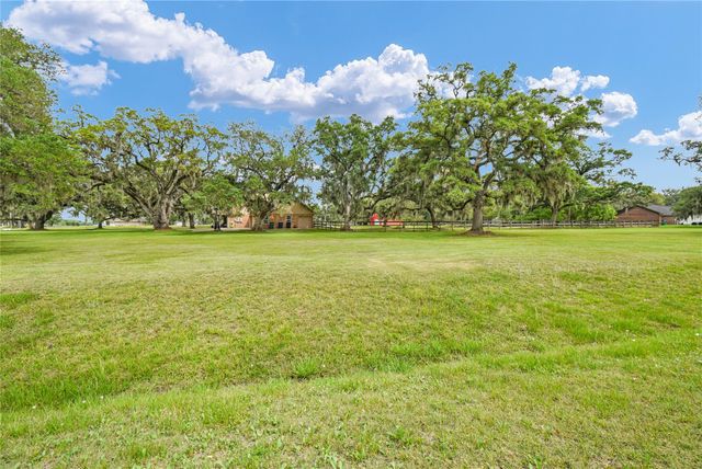 1031 Bar X Trail, Angleton, TX 77515