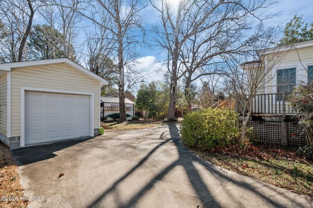 1305 N Market Street, Washington, NC 27889