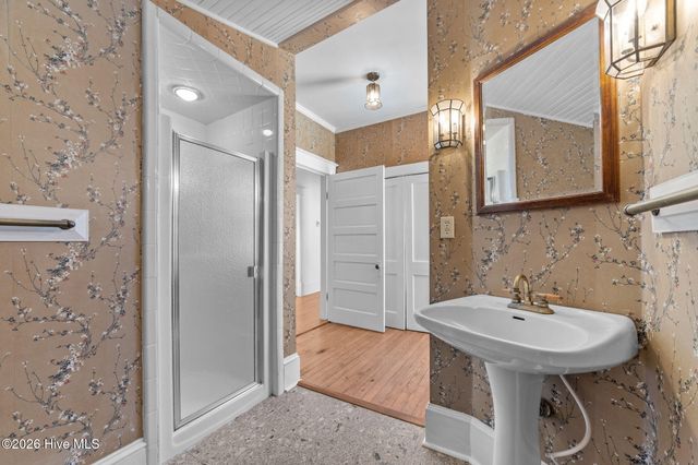 1305 N Market Street, Washington, NC 27889