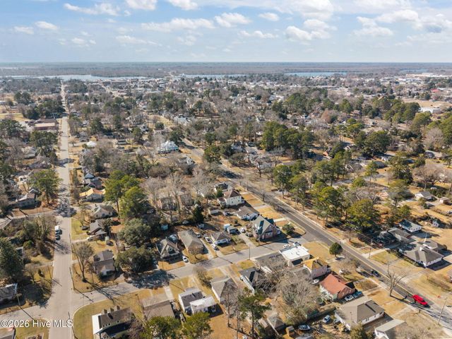 1305 N Market Street, Washington, NC 27889