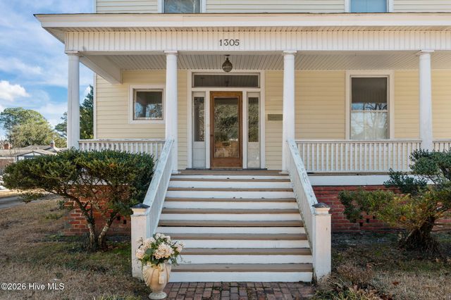 1305 N Market Street, Washington, NC 27889