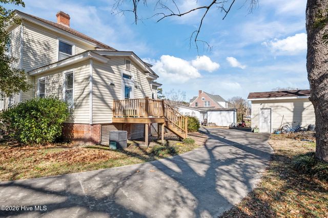 1305 N Market Street, Washington, NC 27889