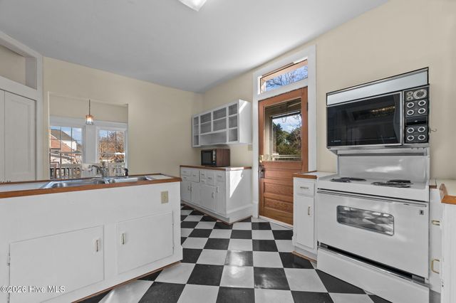 1305 N Market Street, Washington, NC 27889