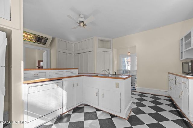 1305 N Market Street, Washington, NC 27889