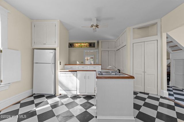 1305 N Market Street, Washington, NC 27889