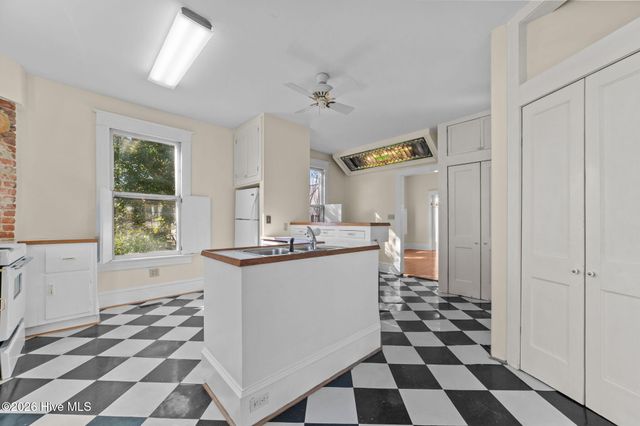 1305 N Market Street, Washington, NC 27889