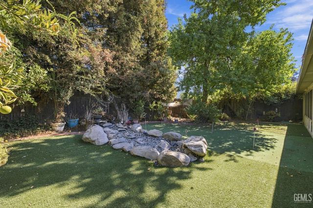 10500 Attleboro Avenue, Bakersfield, CA 93311