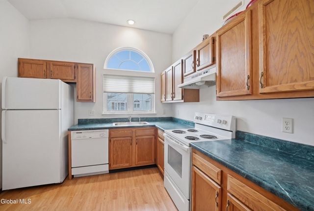 824 Ridge Circle, Troy, NY 12182