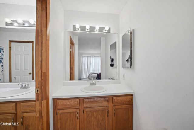 824 Ridge Circle, Troy, NY 12182