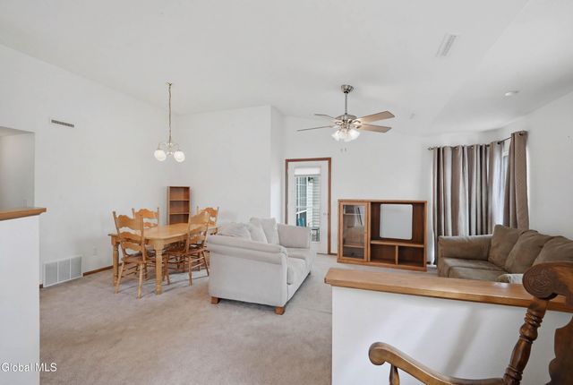 824 Ridge Circle, Troy, NY 12182
