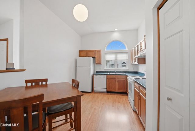 824 Ridge Circle, Troy, NY 12182