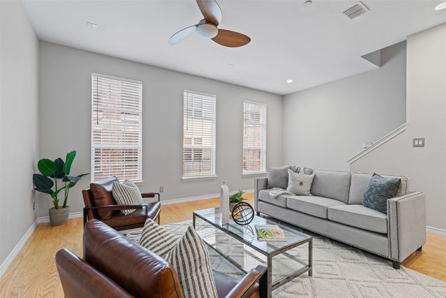 15759 Seabolt 44, Addison, TX 75001