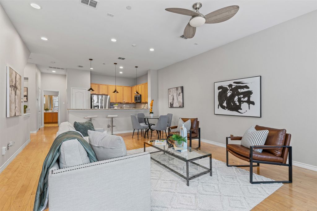 15759 Seabolt 44, Addison, TX 75001