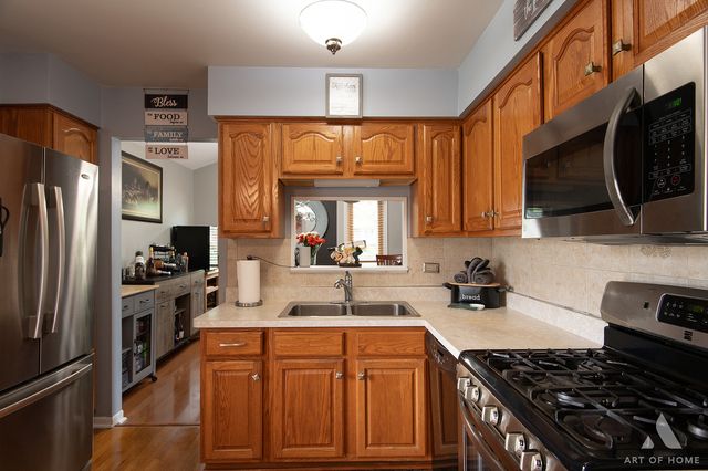 444 S DORCHESTER Avenue, Glenwood, IL 60425