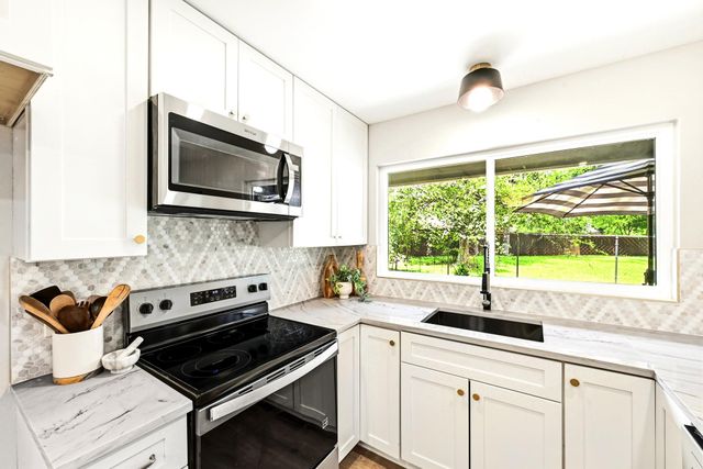 12210 Waxwing CIR, Austin, TX 78750