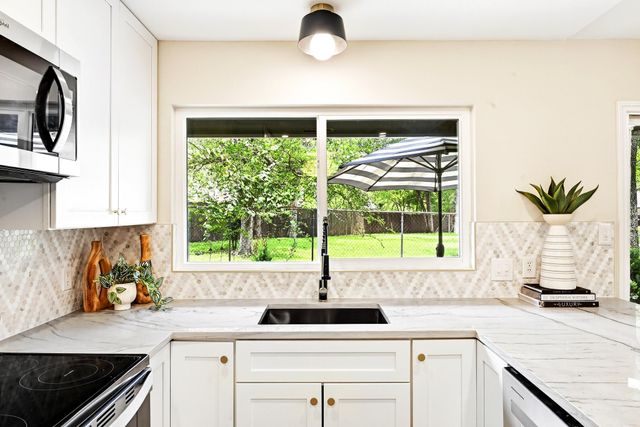 12210 Waxwing CIR, Austin, TX 78750