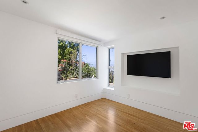 631 CROSS Avenue, Los Angeles, CA 90065