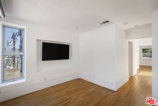 631 CROSS Avenue, Los Angeles, CA 90065