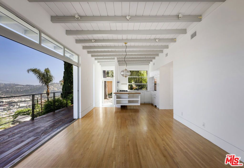 Image 11 of property listing at 631 CROSS Avenue, Los Angeles, CA 90065