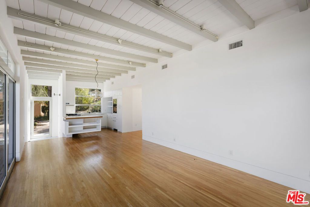 Image 13 of property listing at 631 CROSS Avenue, Los Angeles, CA 90065