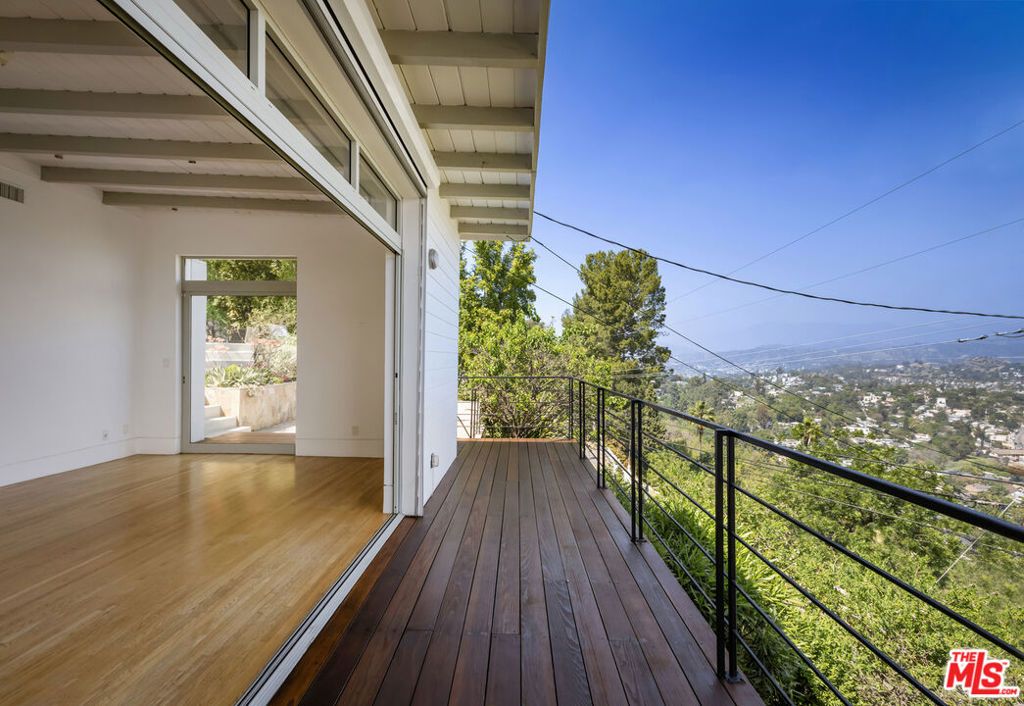 Image 17 of property listing at 631 CROSS Avenue, Los Angeles, CA 90065