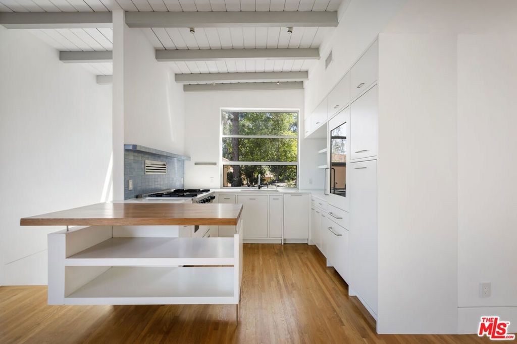 Image 18 of property listing at 631 CROSS Avenue, Los Angeles, CA 90065