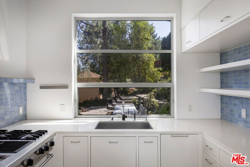 Image 22 of property listing at 631 CROSS Avenue, Los Angeles, CA 90065