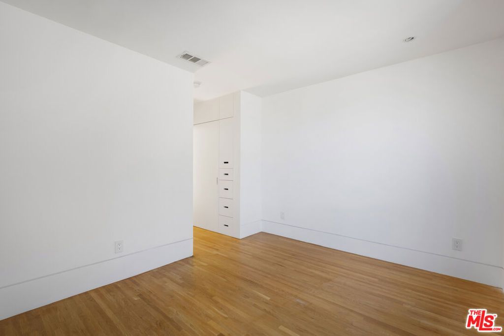 Image 24 of property listing at 631 CROSS Avenue, Los Angeles, CA 90065