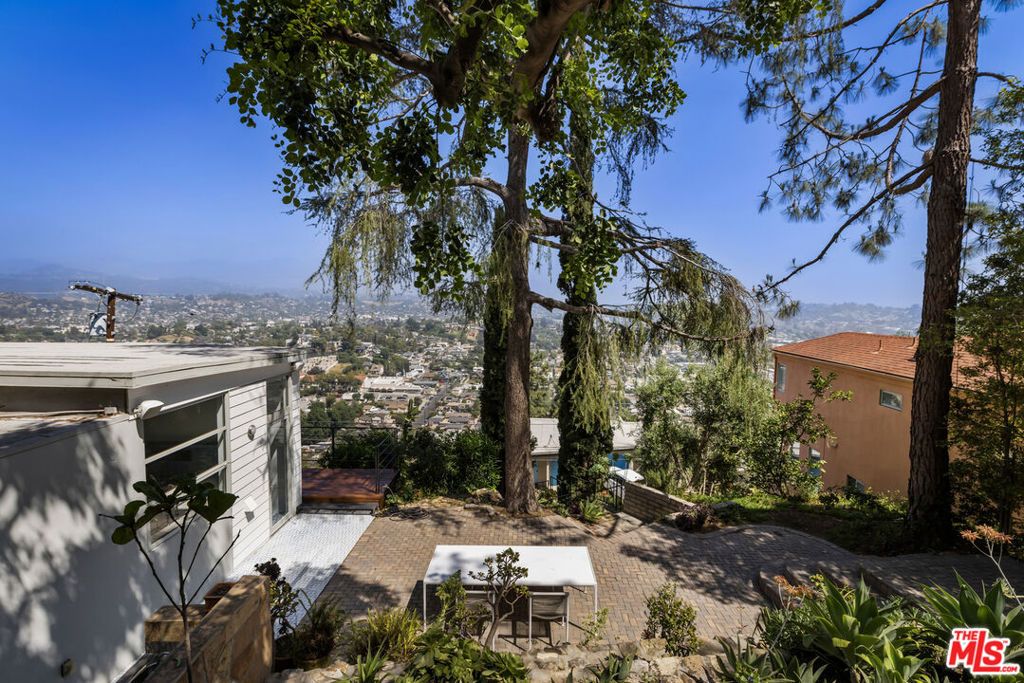 Image 3 of property listing at 631 CROSS Avenue, Los Angeles, CA 90065