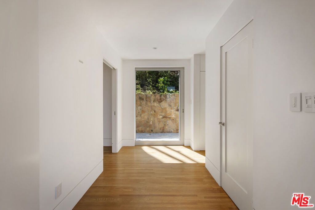 Image 30 of property listing at 631 CROSS Avenue, Los Angeles, CA 90065