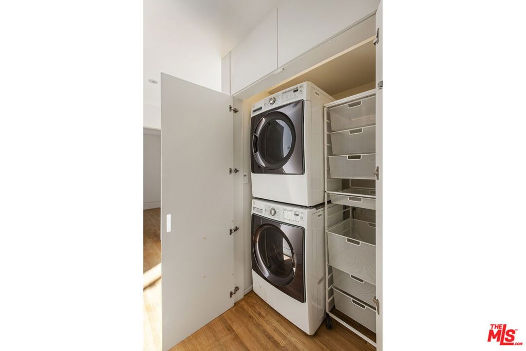 Image 34 of property listing at 631 CROSS Avenue, Los Angeles, CA 90065