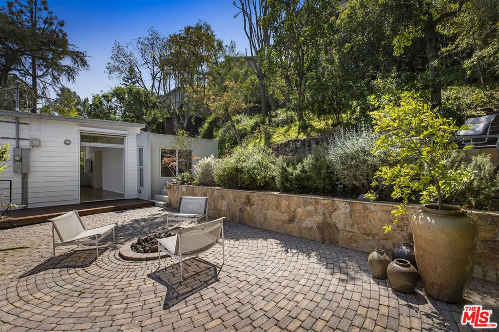 Image 36 of property listing at 631 CROSS Avenue, Los Angeles, CA 90065