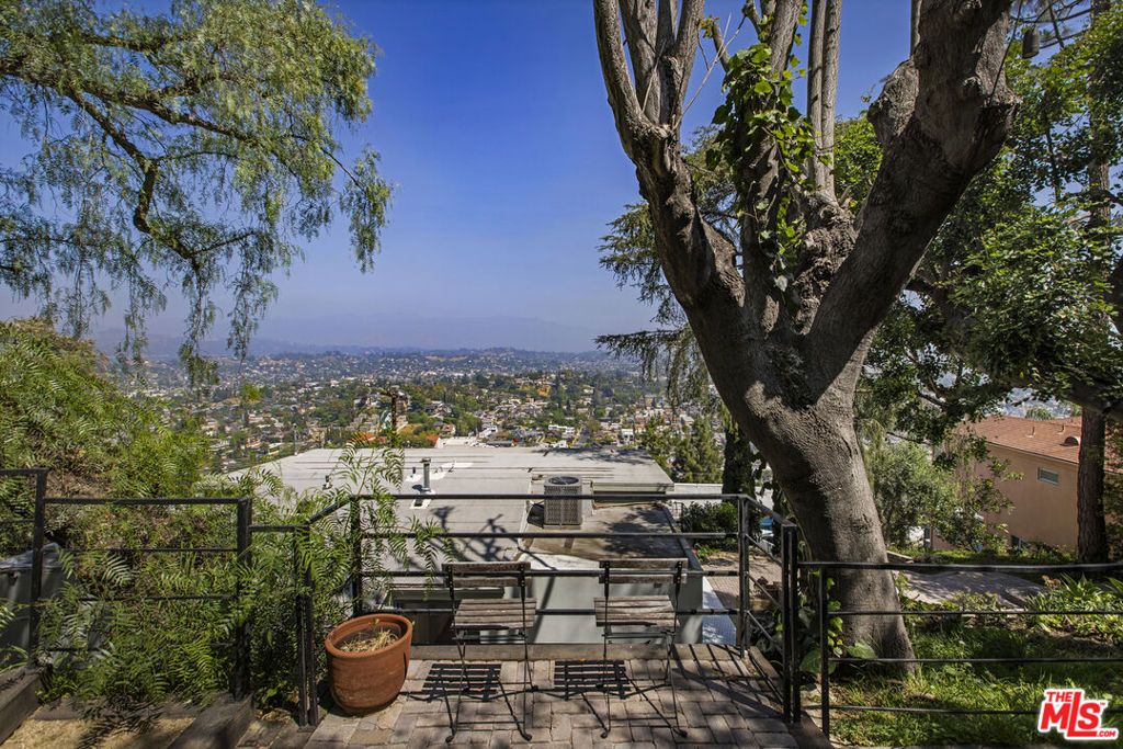 Image 44 of property listing at 631 CROSS Avenue, Los Angeles, CA 90065