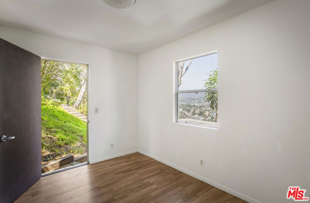 Image 47 of property listing at 631 CROSS Avenue, Los Angeles, CA 90065