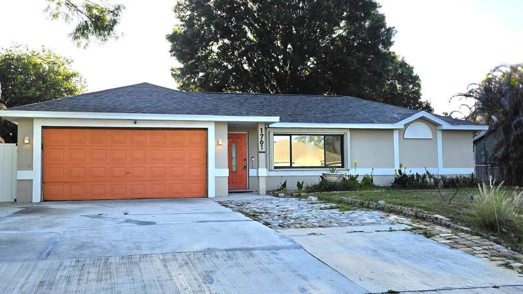 1761 SW Monterrey Lane, Port St. Lucie, FL 34953