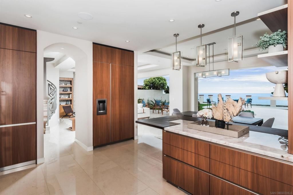 Image 10 of property listing at 824 Neptune Ave, Encinitas, CA 92024