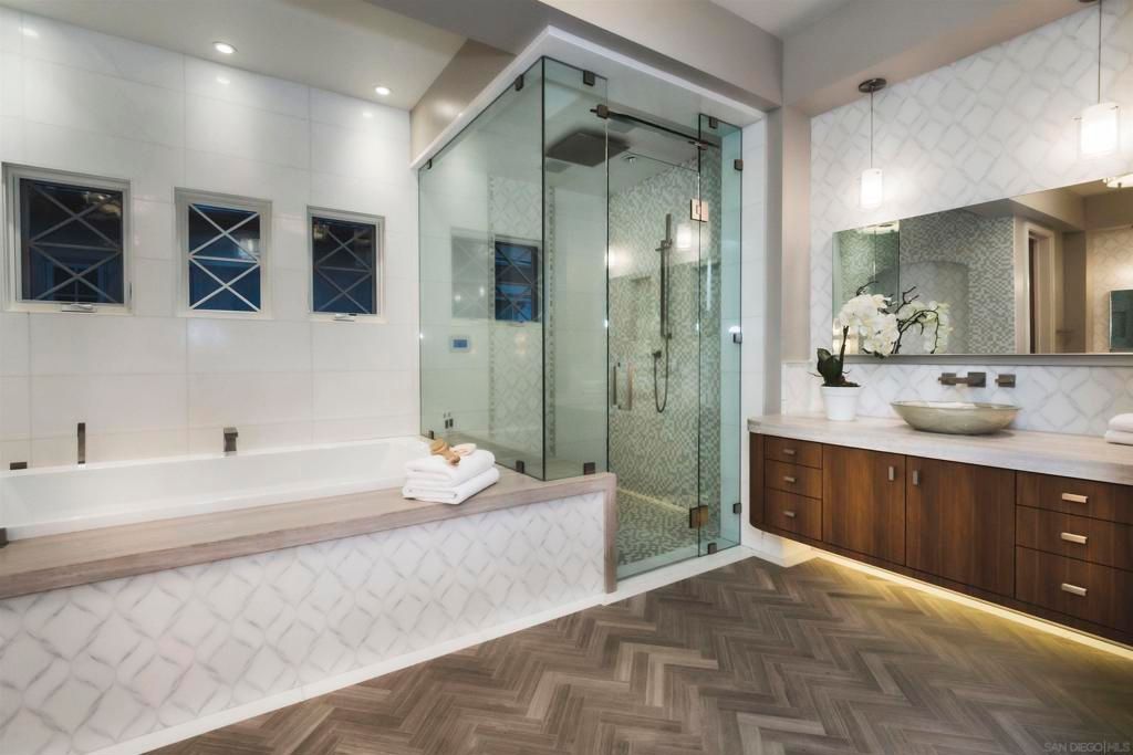 Image 16 of property listing at 824 Neptune Ave, Encinitas, CA 92024