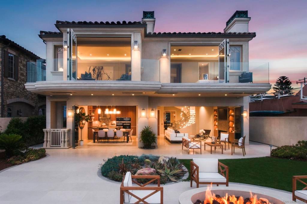Image 2 of property listing at 824 Neptune Ave, Encinitas, CA 92024