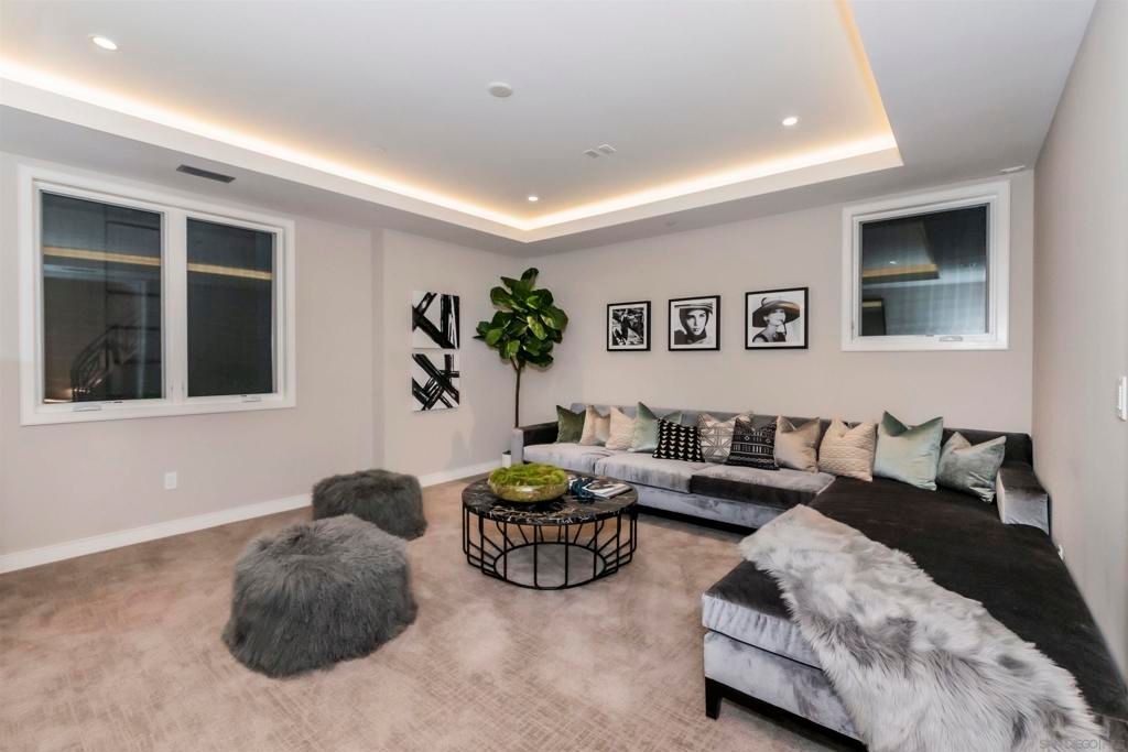 Image 23 of property listing at 824 Neptune Ave, Encinitas, CA 92024
