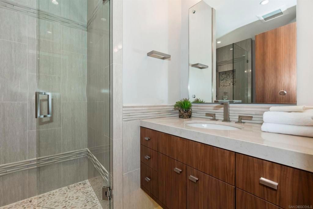 Image 27 of property listing at 824 Neptune Ave, Encinitas, CA 92024