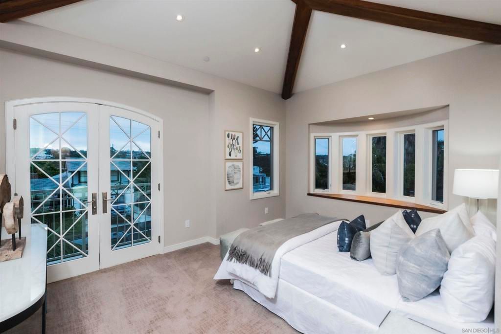 Image 29 of property listing at 824 Neptune Ave, Encinitas, CA 92024