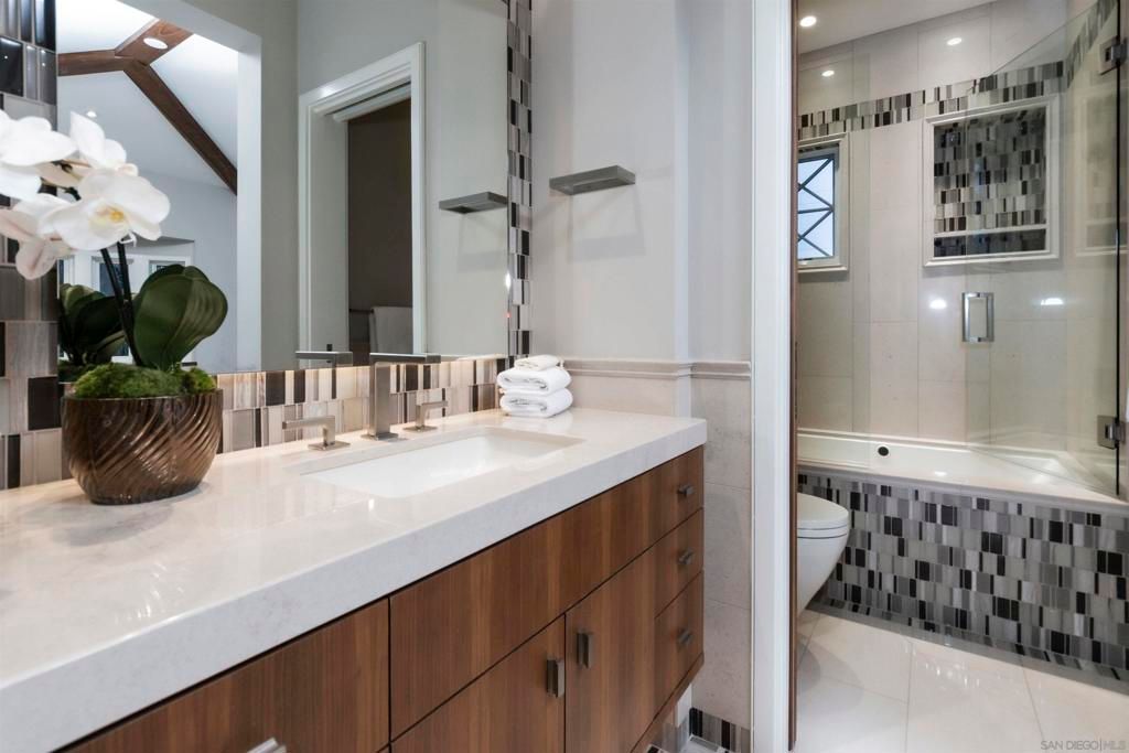 Image 30 of property listing at 824 Neptune Ave, Encinitas, CA 92024